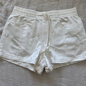 NWOT Universal Thread Women's White  Shorts